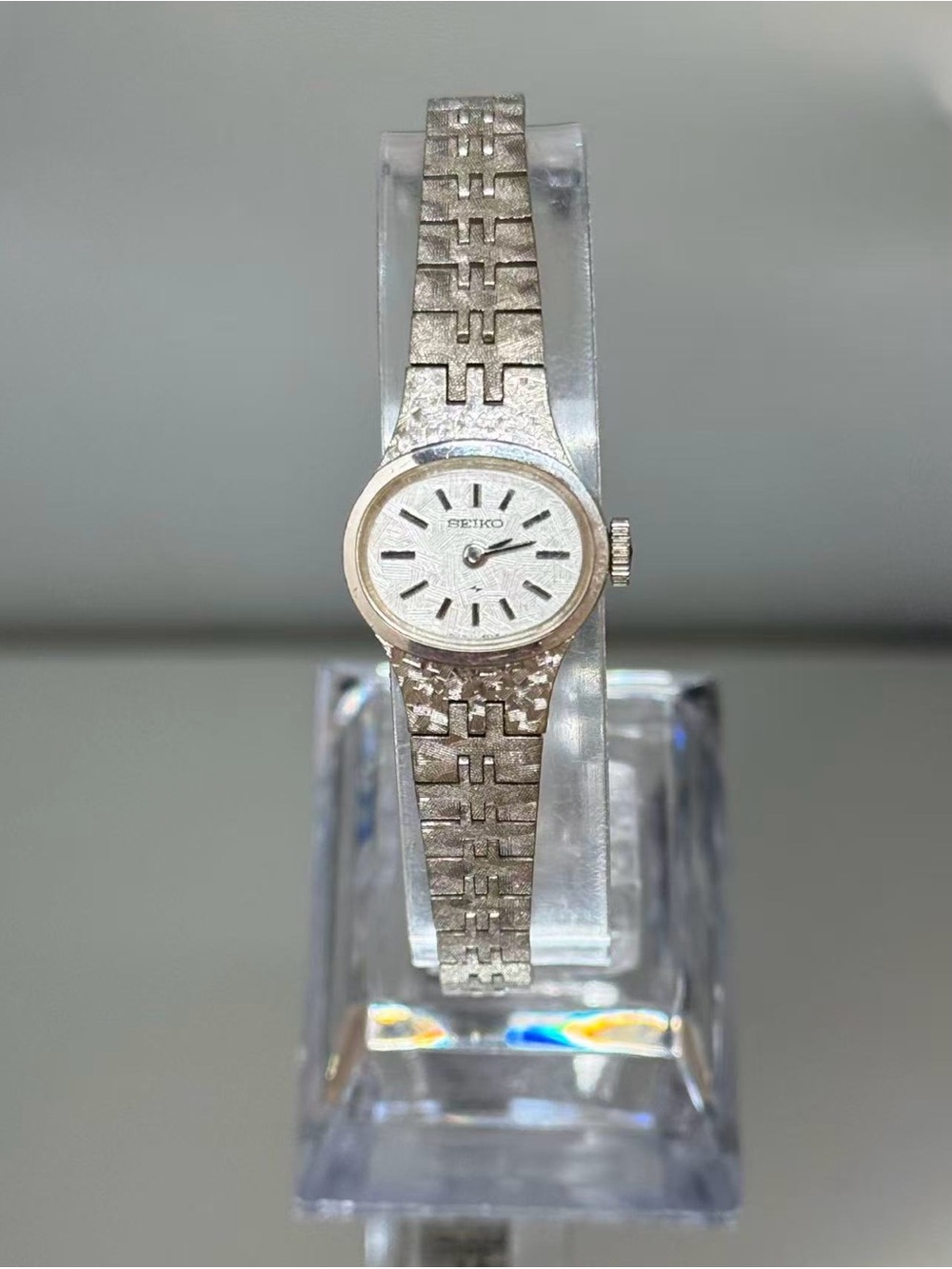 Vintage Seiko Women’s Hand-Wind Mechanical Watch 17mm Silver Tone Bracelet Runs